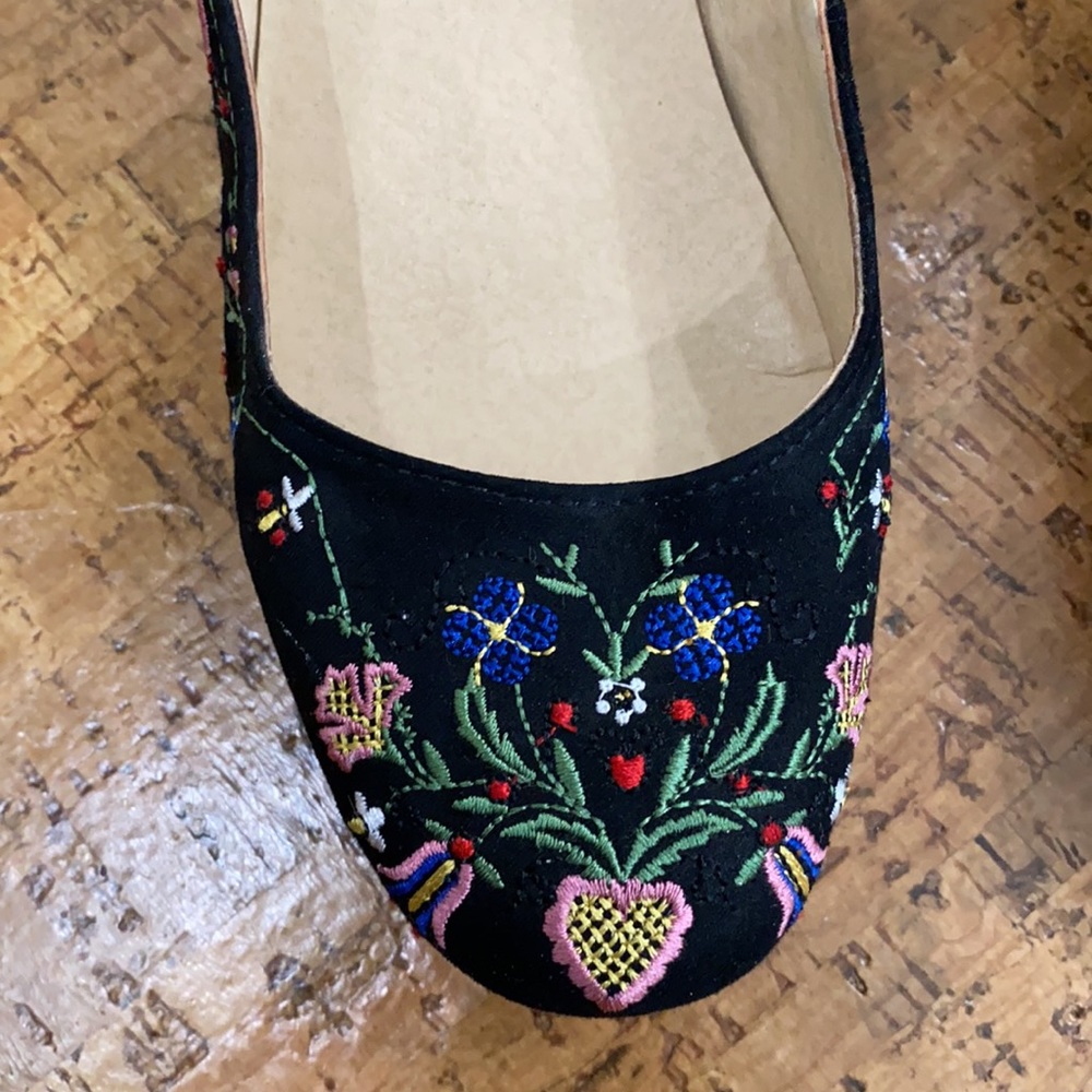 Chinese Laundry Suede Embroidered Block Heels 7 - Picture 2 of 9